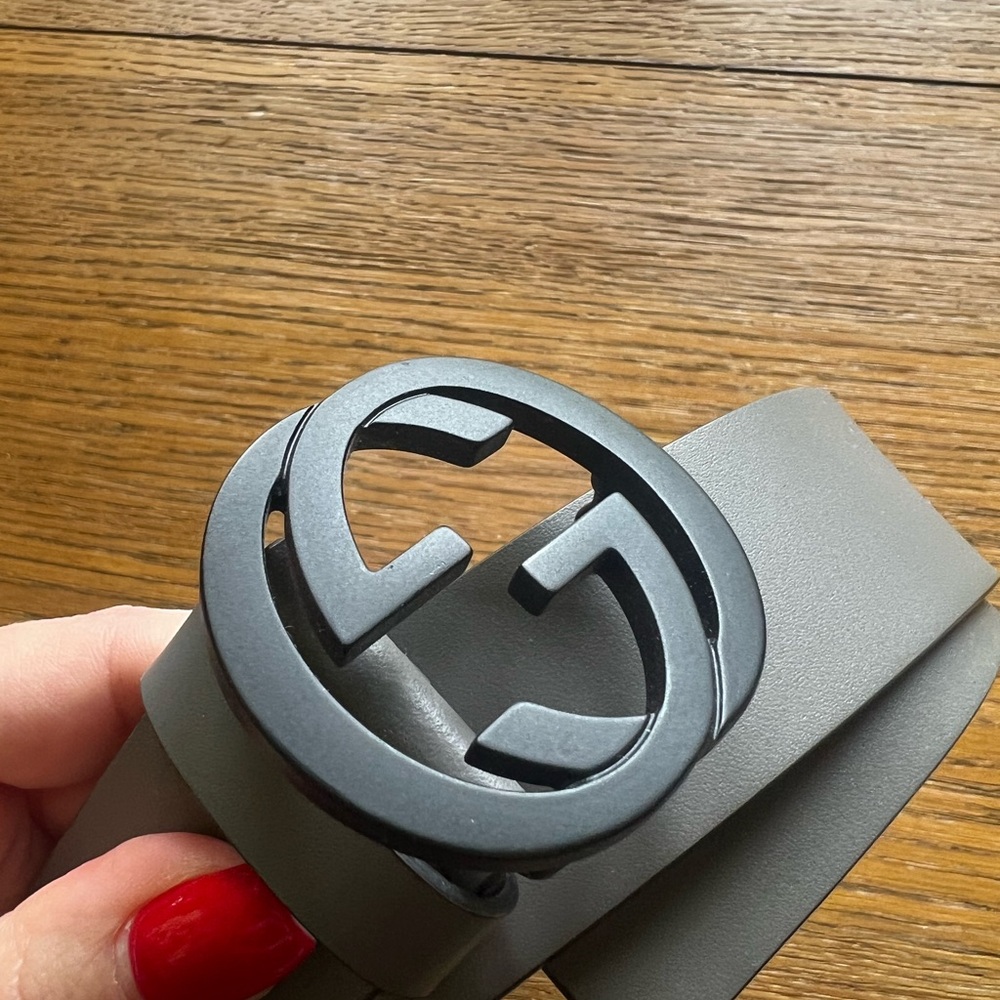 Gucci Matte Gray Belt with Matte Logo Buckle - Picture 3 of 4